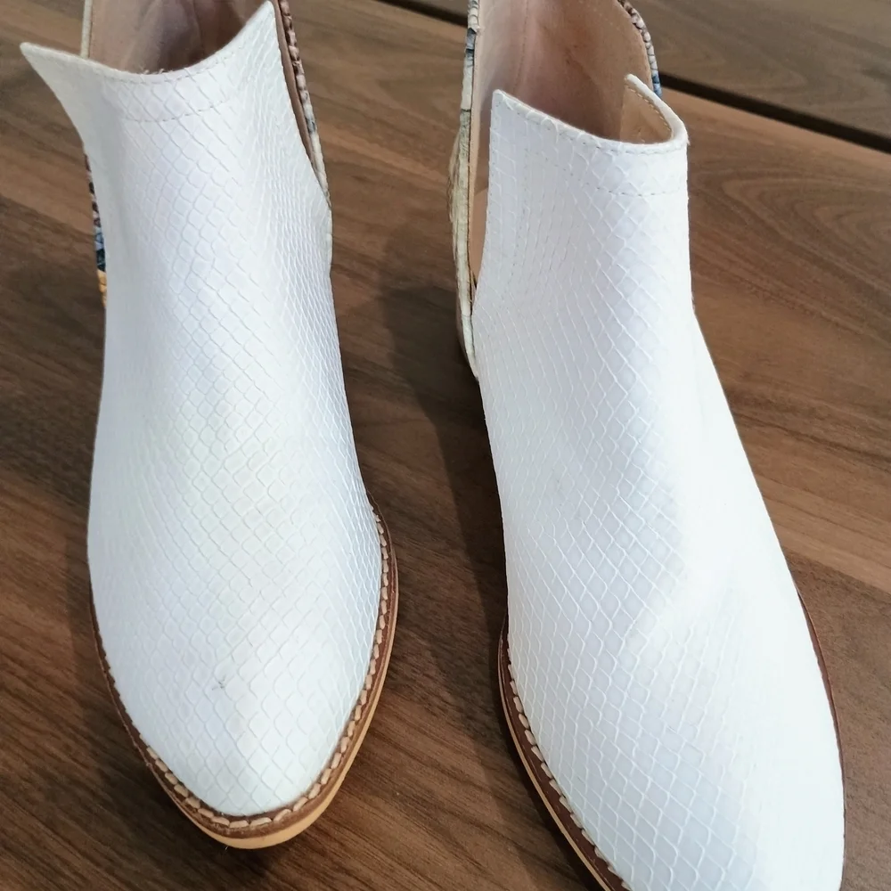 Arider Girl Chic White and Snake Print Ankle Boots
